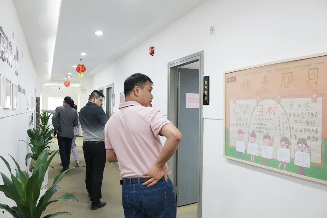 熱烈歡迎深圳市芯片行業(yè)協(xié)會(huì)蒞臨君林集團(tuán)交流座談！