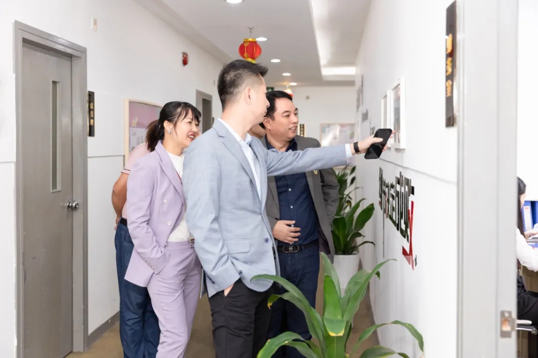 熱烈歡迎深圳市芯片行業(yè)協(xié)會(huì)蒞臨君林集團(tuán)交流座談！